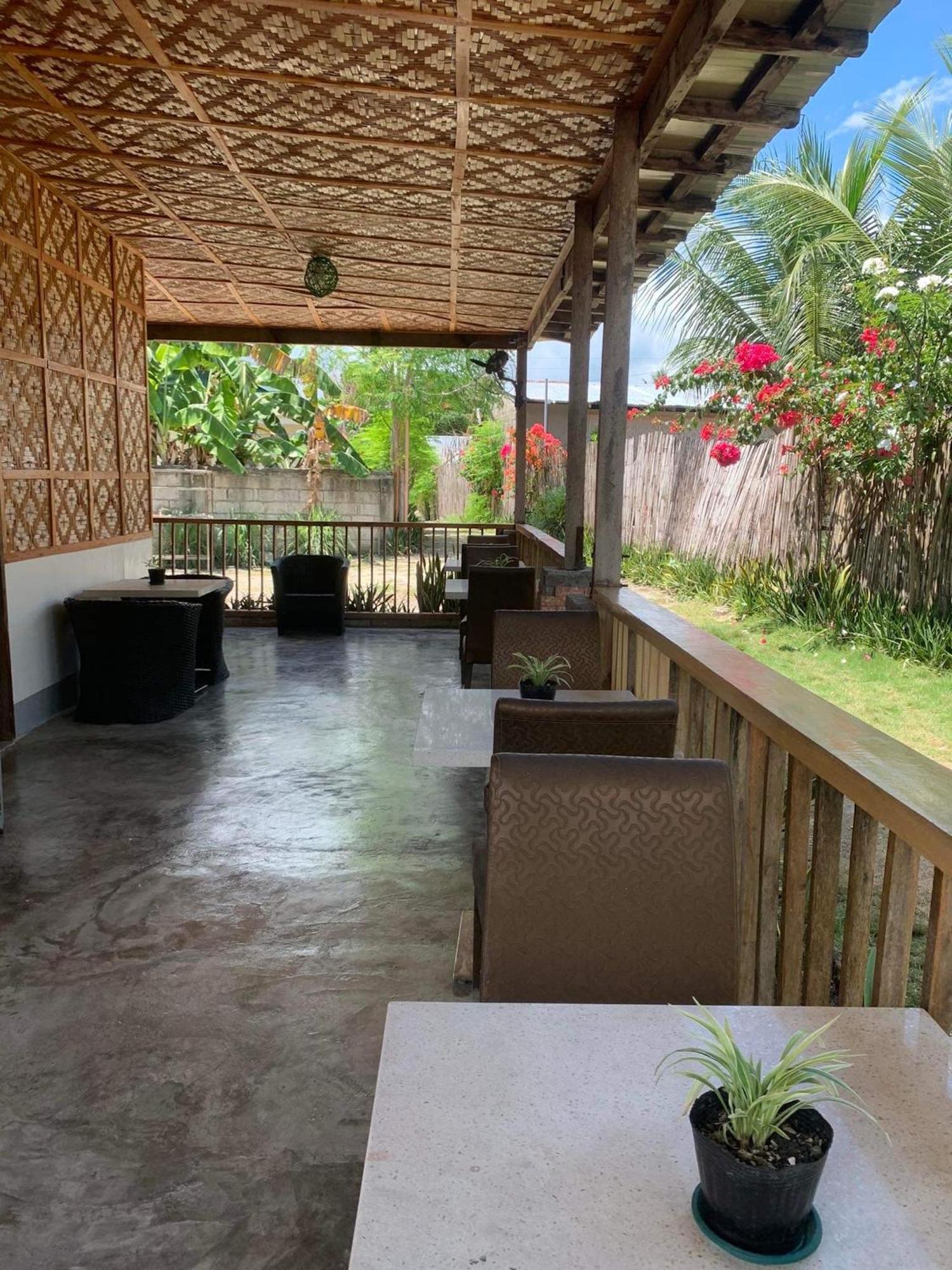 The Backyard Inn Moalboal Exterior photo