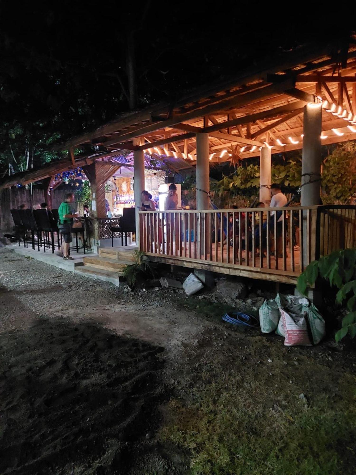 The Backyard Inn Moalboal Exterior photo